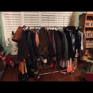 Closing shop! Selling I tire rack $ 600.00